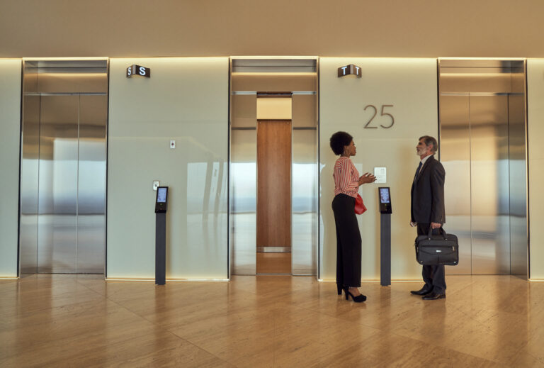 Ascensores-y-escaleras-electricas-eficientes-para-tu-proyecto-768x519