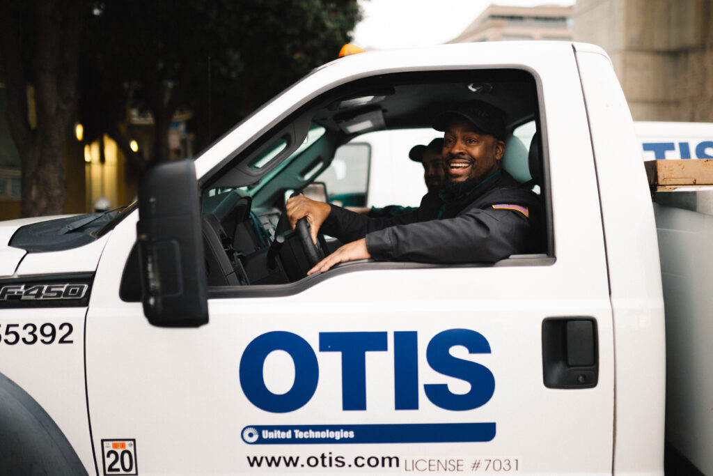 Mantenimiento-de-ascensores-en-Colombia-Otis