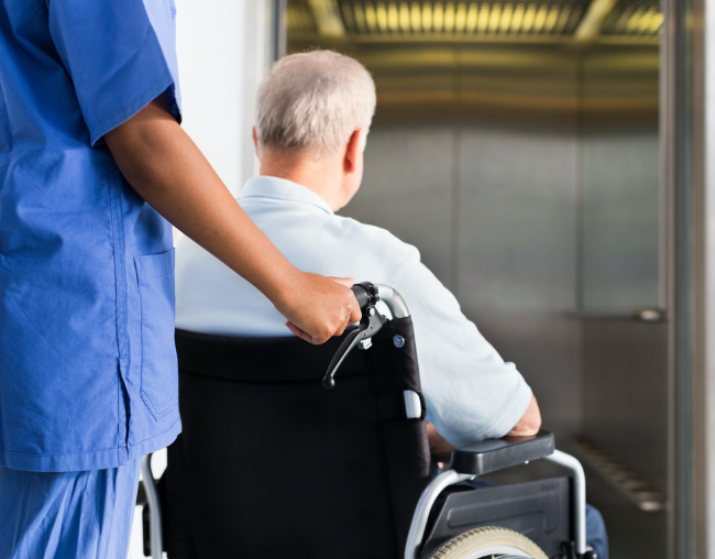 ¿Por qué es mejor invertir en un ascensor y no un salva escaleras?