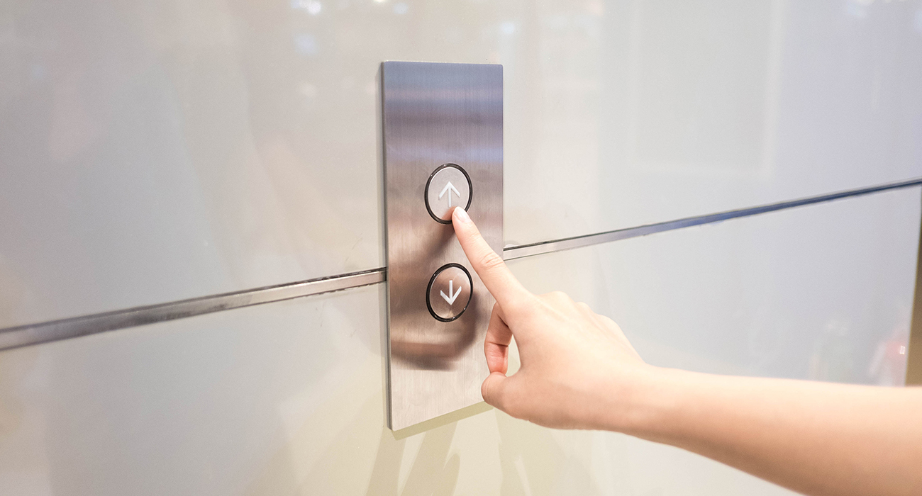 Cuida tu elevador en invierno: consejos y herramientas OTIS para una operación segura en temporada alta