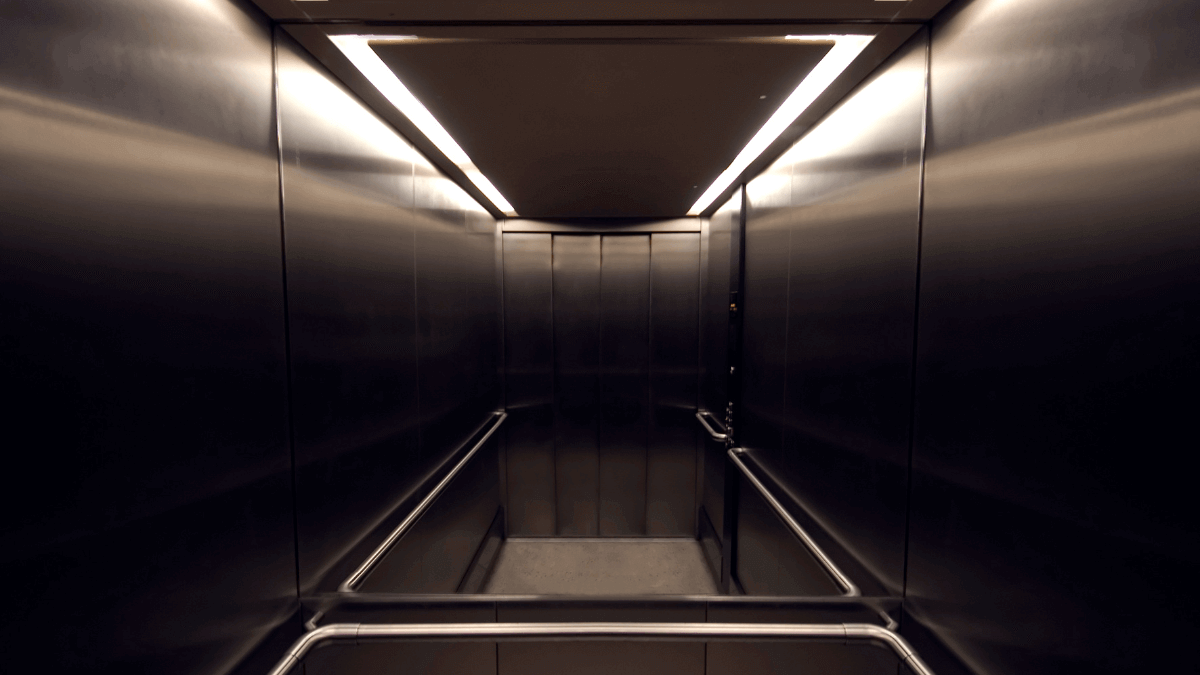 Elevador de carga iluminado