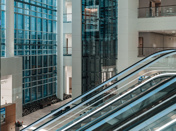 Ascensores, rampas y escaleras eléctricas forman parte de la nueva era digital